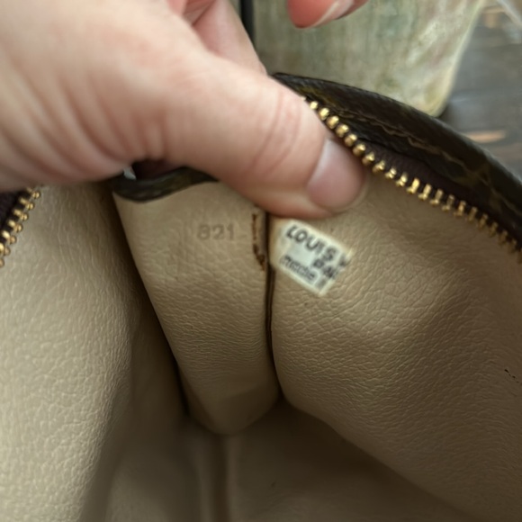 LOUIS VUITTON MONOGRAM POUCH AND MINI MONOGRAM POUCH - Picture 7 of 11
